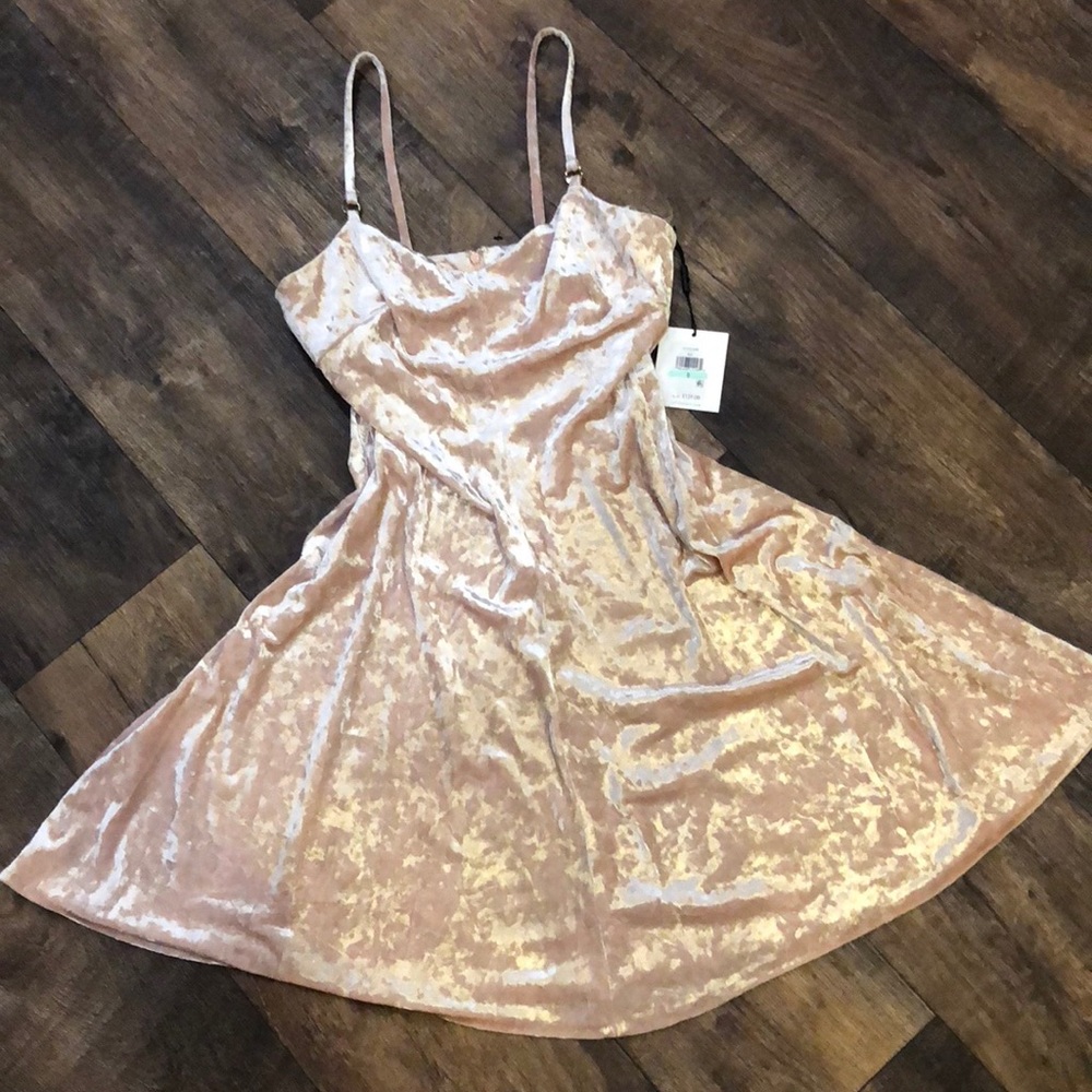 NWT $129 Calvin Klein Blush crushed velvet dress - Picture 2 of 6